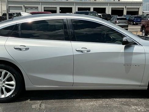 Used 2017 Chevrolet Malibu LT FWD image 4