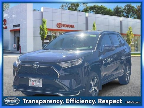 Used 2021 Toyota RAV4 SE image 4