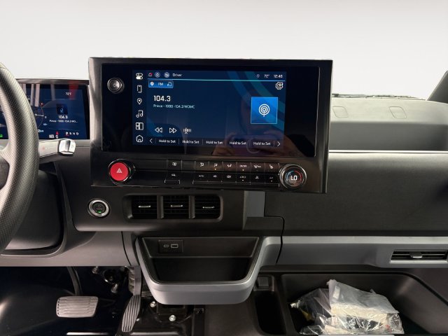 Used 2024 Chevrolet Brightdrop 400 w/ Commercial Equipment Package AWD/4WD image 11