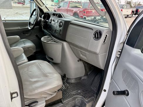 Used 2011 Ford E-450 and Econoline 450 Super Duty image 15