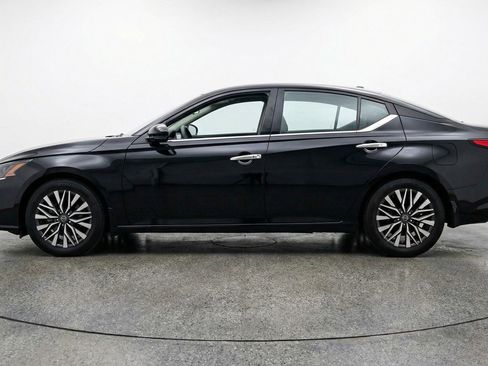 Used 2025 Nissan Altima 2.5 SV image 5