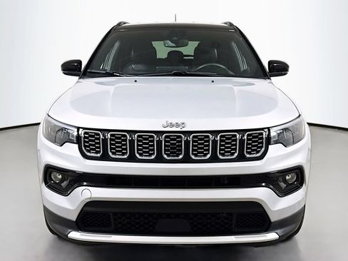 Used 2025 Jeep Compass Limited AWD/4WD image 2