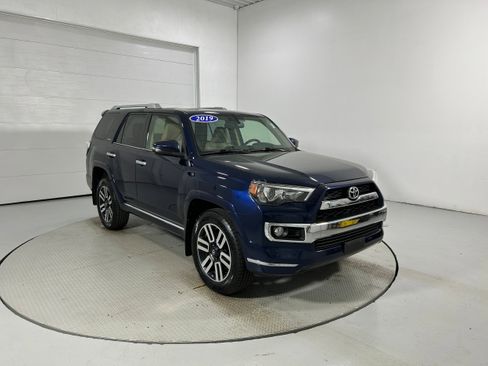 Used 2019 Toyota 4Runner Limited AWD/4WD image 2