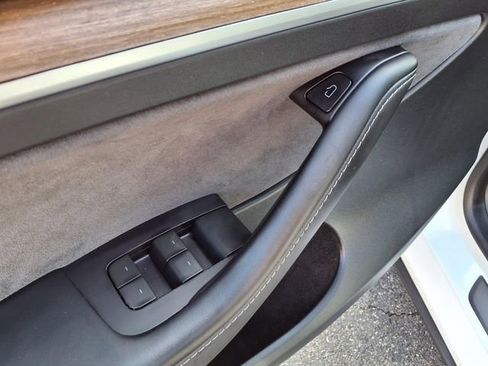 Used 2024 Tesla Model Y Long Range image 17