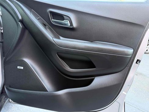 Used 2015 Chevrolet Trax LT w/ LT Sun and Sound Package image 28