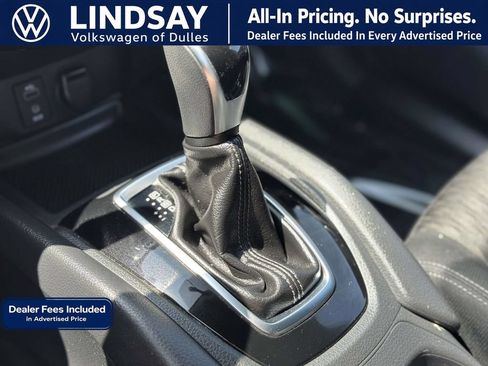 Used 2017 Nissan Rogue SV AWD/4WD image 19
