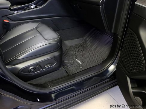 Used 2024 Jeep Grand Cherokee Limited image 32