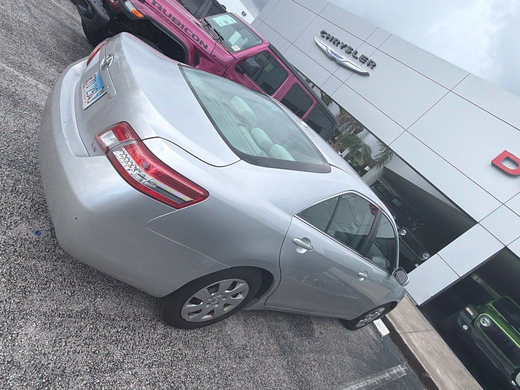 Used 2011 Toyota Camry LE FWD image 12