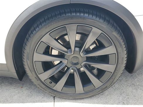 Used 2023 Tesla Model X image 7