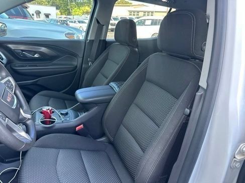 Used 2024 GMC Terrain SLE w/ Driver Convenience Package FWD image 31
