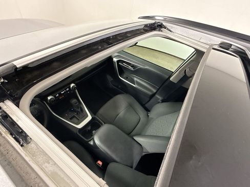 Certified 2021 Toyota RAV4 XLE w/ Convenience Package FWD image 19