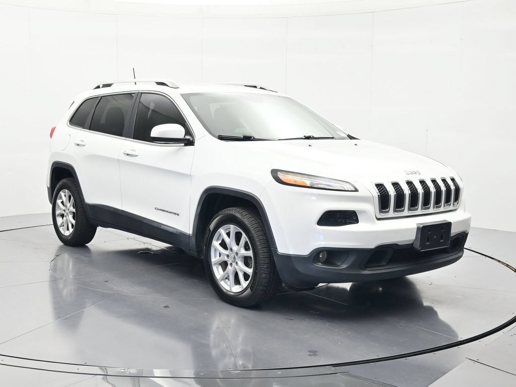 Used 2016 Jeep Cherokee Latitude FWD image 3