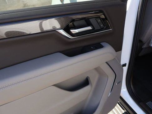 New 2026 GMC Yukon XL Elevation AWD/4WD image 9
