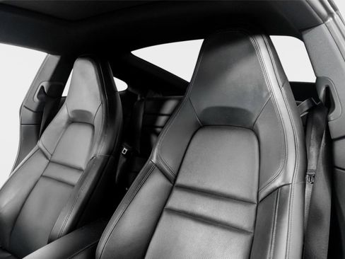 Used 2022 Porsche 911 Carrera image 3