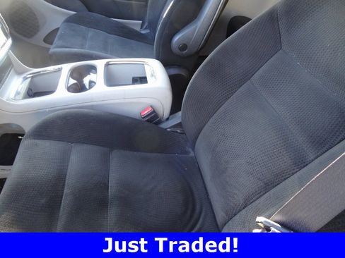 Used 2016 Dodge Grand Caravan SXT image 8