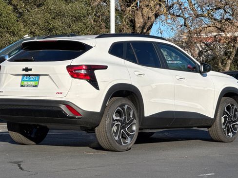 New 2026 Chevrolet Trax RS w/ Sunroof Package image 3