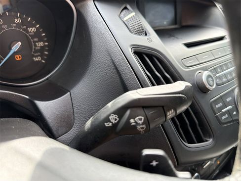 Used 2016 Ford Focus SE w/ SE Sport Package image 25