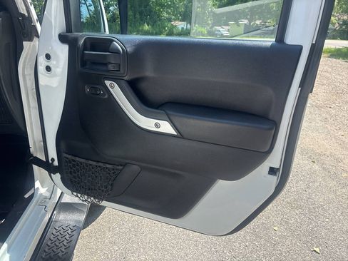 Used 2012 Jeep Wrangler Sahara w/ Connectivity Group AWD/4WD image 21
