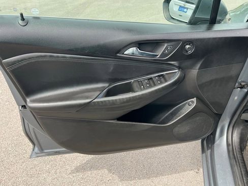 Used 2019 Chevrolet Cruze Premier FWD image 16