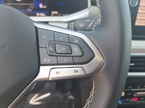 New 2026 Volkswagen Taos SE FWD image 17