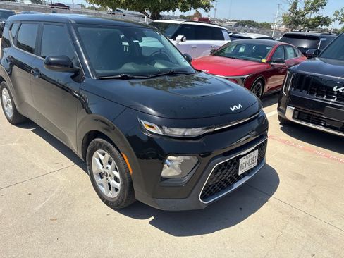 Certified 2022 Kia Soul LX w/ Technology Package FWD image 8