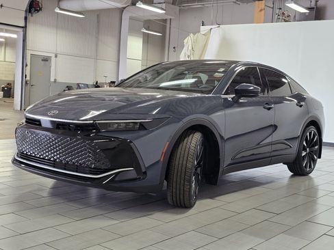 Certified 2025 Toyota Crown Platinum image 14