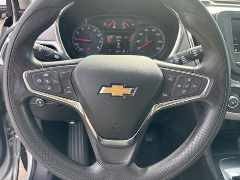 Used 2020 Chevrolet Equinox LS w/ LS Convenience Package image 14