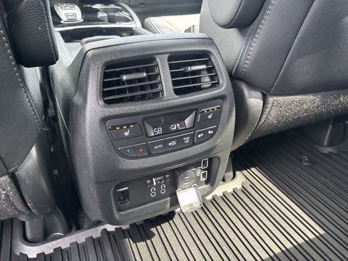 Used 2022 Honda Pilot Touring image 13