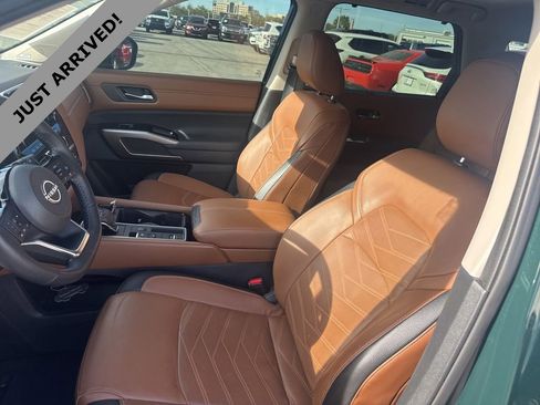 Certified 2023 Nissan Pathfinder Platinum w/ Black Appearance Package image 13