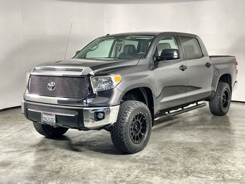 Used 2017 Toyota Tundra SR5 w/ TRD Off Road Package AWD/4WD image 4