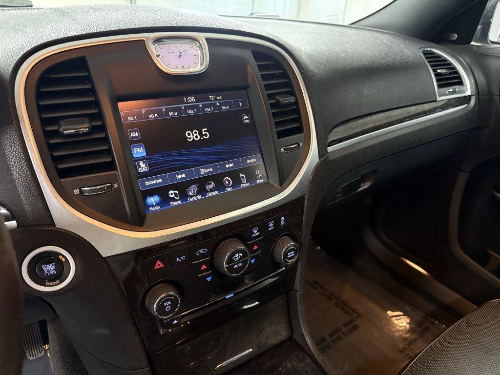 Used 2014 Chrysler 300 C AWD/4WD image 17