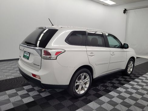 Used 2014 Mitsubishi Outlander SE FWD image 9