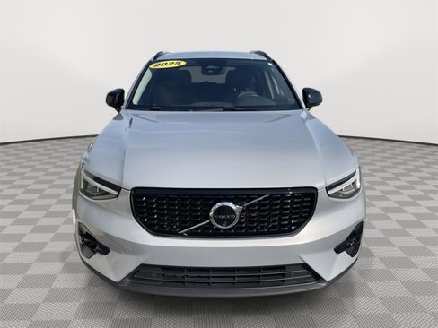 Used 2025 Volvo XC40 B5 Plus AWD/4WD image 2