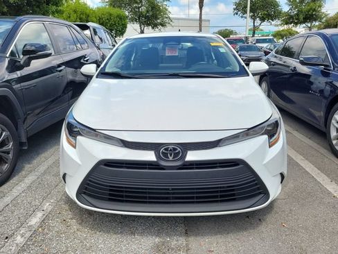Used 2025 Toyota Corolla LE FWD image 2