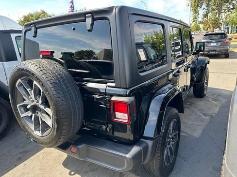 Used 2024 Jeep Wrangler Unlimited AWD/4WD image 4