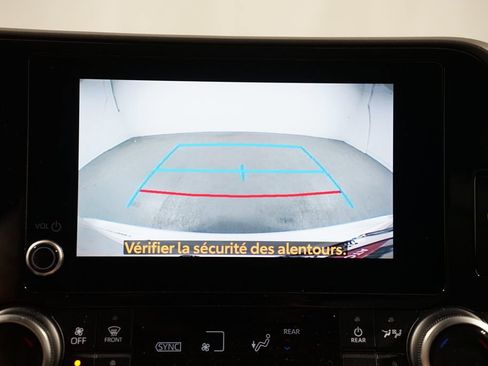 Used 2023 Toyota Highlander LE FWD image 19