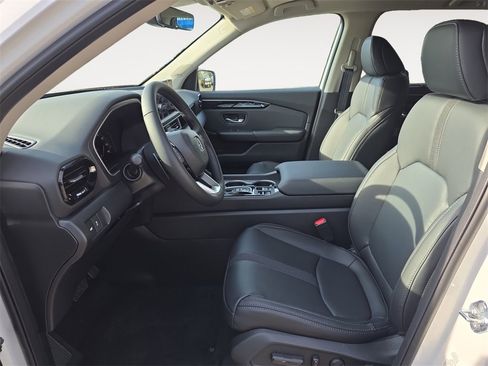 New 2025 Honda Pilot Touring image 9