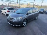 Used 2015 Toyota Sienna LE image 3