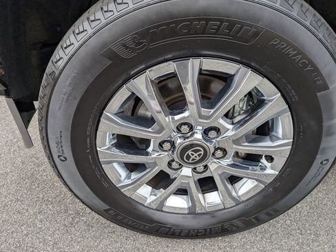 Used 2024 Toyota Tacoma Limited w/ Limited Package (LT) image 12