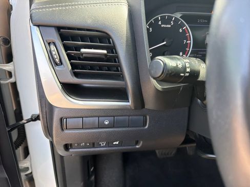 Used 2024 Nissan Rogue SV w/ SV Premium Package FWD image 12