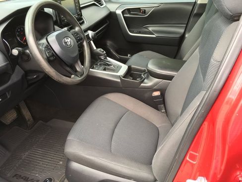 Used 2021 Toyota RAV4 LE FWD image 21