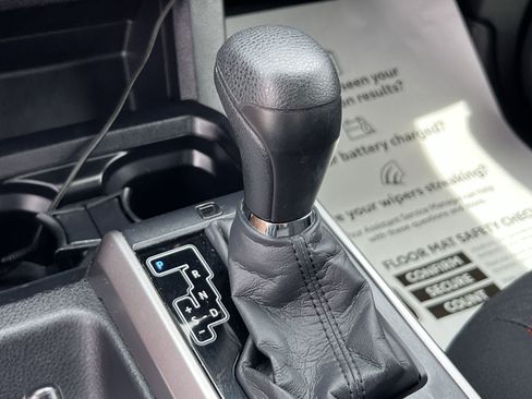 Used 2021 Toyota Tacoma SR5 RWD image 23