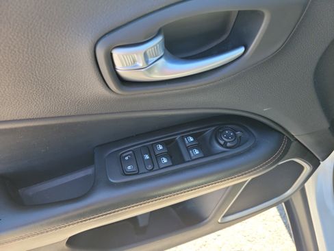 Used 2018 Jeep Compass Limited w/ Navigation Group image 20