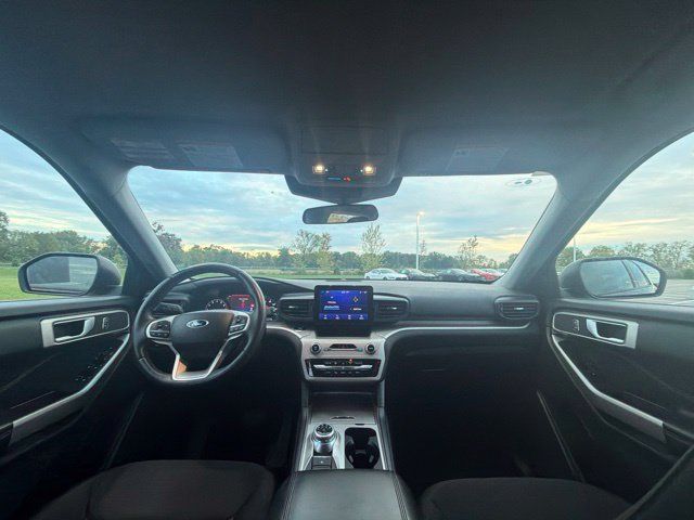 Used 2023 Ford Explorer XLT AWD/4WD image 20