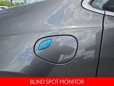 Used 2023 Chrysler Pacifica Touring-L FWD image 10