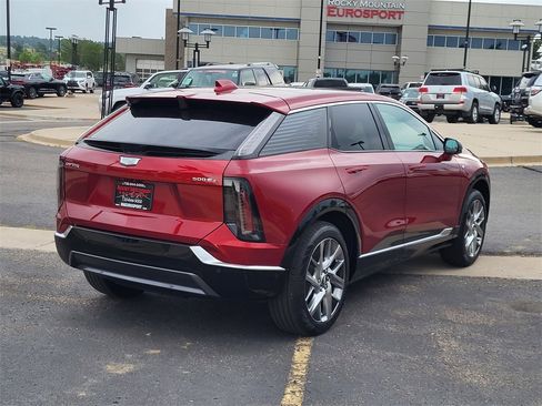 Used 2025 Cadillac Optiq Luxury 1 image 5