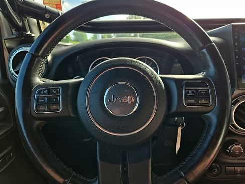 Used 2017 Jeep Wrangler Rubicon w/ Power Convenience Group AWD/4WD image 39