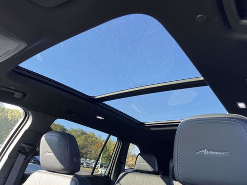 New 2026 Buick Enclave Avenir w/ Super Cruise Package FWD image 8