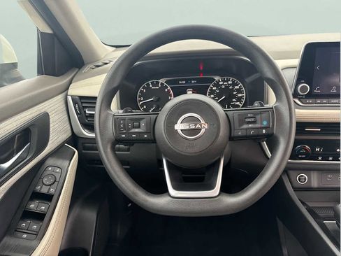 Used 2023 Nissan Rogue SV image 34