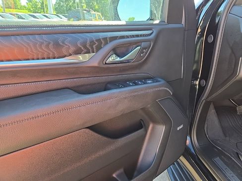 Used 2024 GMC Yukon XL Denali w/ Advanced Technology Package AWD/4WD image 32